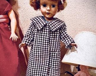 KINDA SCARY... KINDA OLD.. VERY COOL