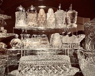 SALT AND PEPPER SHAKERS. CRYSTAL AND STERLING 