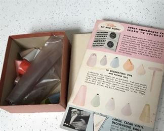 Wilton cake tips and book $3.00