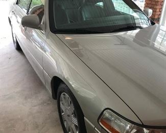 2005 Lincoln Town Car Signature Edition