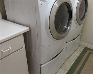 Whirlpool Duet washer and dryer with pedestals