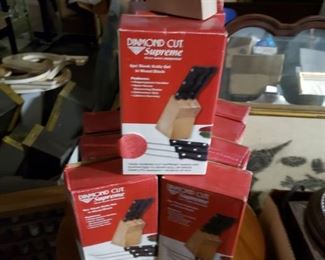 New old stock Diamond cut Supreme 6pc sharp steak knife set with butcher block holder