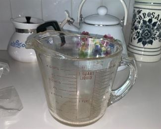 Photo Inv #106 - Glass Pyrex Measuring $3