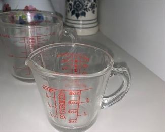 Photo Inv #107 - Glass Pyrex Measuring $2