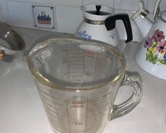 Photo Inv #106 - Glass Pyrex Measuring $3 - Chipped 