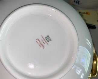 Photo Inv #143  Covered Casserole $10 - Detail 