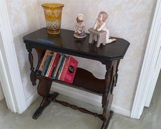 Photo Inv #380 - Stand - $20