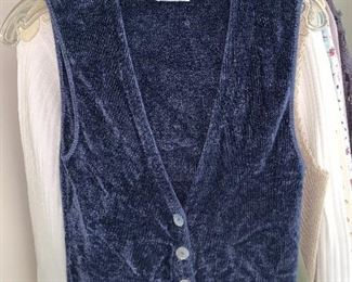 Photo Inv #402 Clothing  $1-$10 Petite Sizes 0-4 