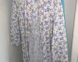 Photo Inv #425 Clothing  $1-$10 Petite Sizes 0-4 