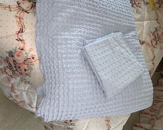 Photo Inv #428 Blanket & Shams - $20 