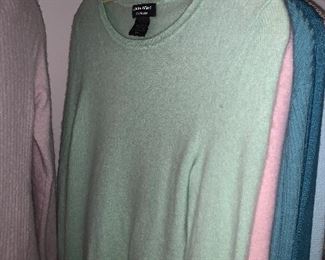 Photo Inv #443 Ladies Clothing $1-$10 