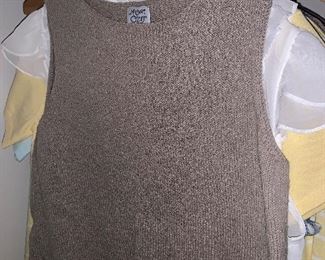 Photo Inv #456 Ladies Clothing $1-$10 