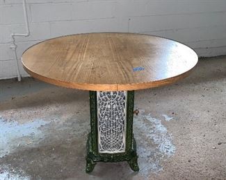 Photo Inv #519 Circular Table - $150 R 