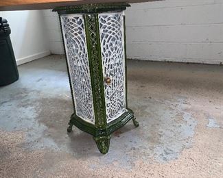 Photo Inv #519 Circular Table - $150 R 