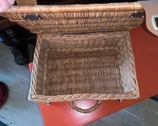 Photo Inv #593 Picnic Basket $8