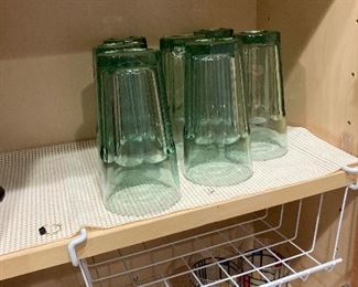 Set of 8 green water glassses            ===> $ 20