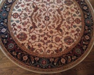 Momeni Beautiful Round Rug  Condition Excellent!  $325 