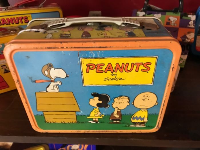 The infamous Peanuts tin lunchbox. No thermos.