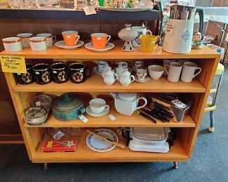maple adjustable shelving, items n shelf not included