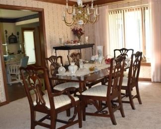 Hendredon Dining Table and Other Items