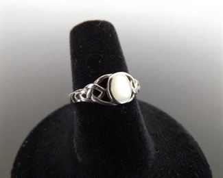 .925 Sterling Silver Inlayed Mother of Pearl Celtic Knot Ring Size 6.5
