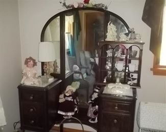 vintage vanity and dolls and knickknacks