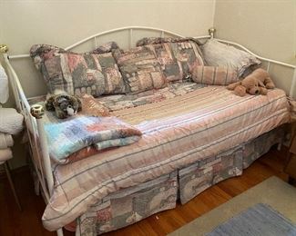 Metal day bed