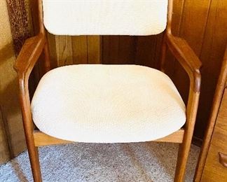 Mid Century Modern arm chair