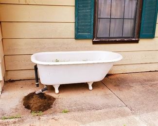 Cast iron bath tub with feet used as planter. Buyer must move. VERY HEAVY