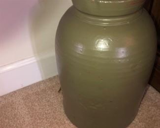 PAINTED TN ROPE POTTERY BUTTER CHURN, MISSING LID 