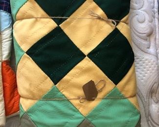 Polyester hand made quilt