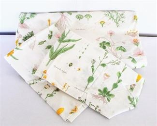 Ikea Strandkrypa Duvet Cover and Pillowcases FULL/QUEEN - Botanical Print on White Background