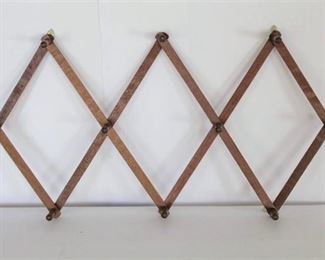 Vintage Wood Expandable Peg Rack - 10 Pegs