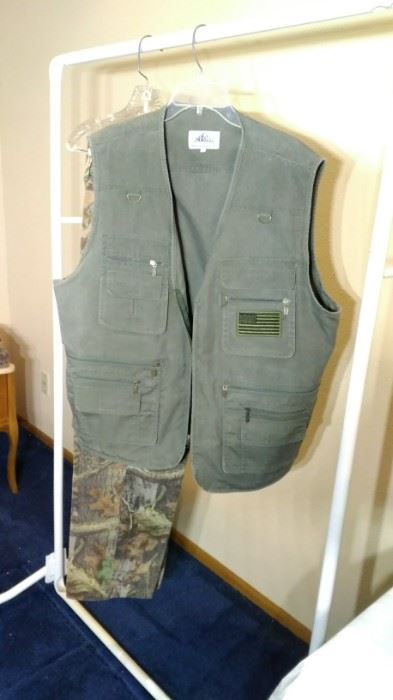 Blue Stone Safety Co vest and Wangler camo pants