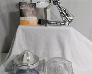 Braun electric juicer and kitchen tools