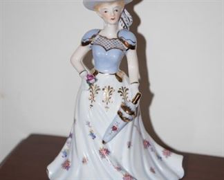 H-35 Musical Porcelain Figurine -not working $8.00