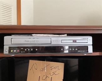 H-271 Sansu VHS/DVD Player $12.95