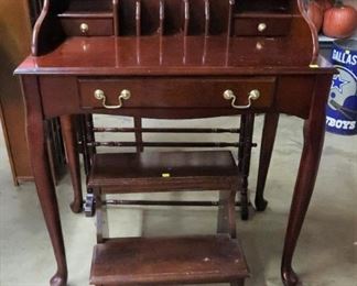 Petite mahogany desk