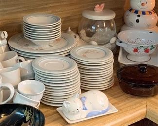 Large Selection Of Kitchenware