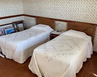 Beautiful Twin Size Beds, Bedspreads