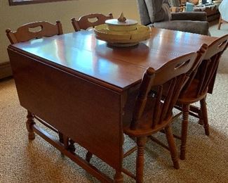 Hardrock Maple Drop Leaf Table and Chairs in Beautiful condition!