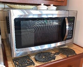 Microwave and cast iron trivets