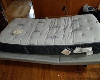 Anerican Adjustable Bed Frame with Beauty Rest Mattress. Twin TESTED AND WORKING