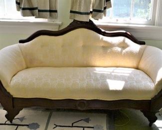 LOVELY SETTEE IN EXCELLENT CONDITION