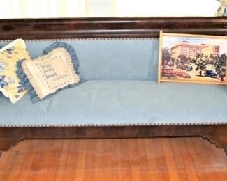VICTORIAN SOFA IN EXCELLENT CONDITION