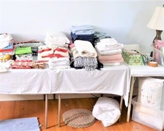 GOOD SELECTION OF NICE LINENS