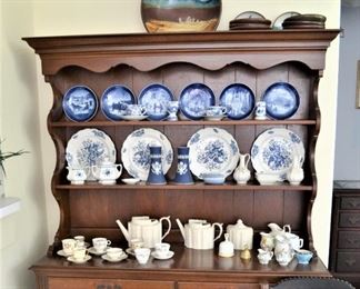 NICE BLUE AND WHITE COLLECTION, CUPS, CREAMERS