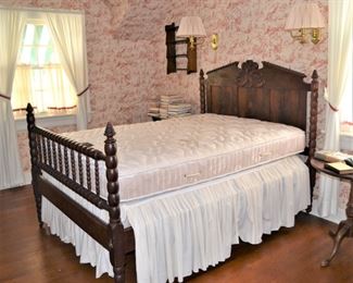 ANTIQUE DOUBLE BED 