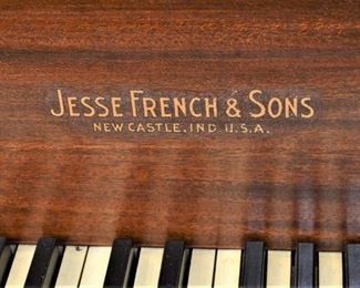 NICE BABY GRAND PIANO - USA  MAKER