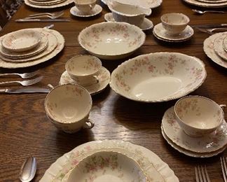 Stansbury Federal Shape Syracuse China, Oneida Flatware Serving Pieces, Dining Room Set Table Seats Eight with Three Leaves
